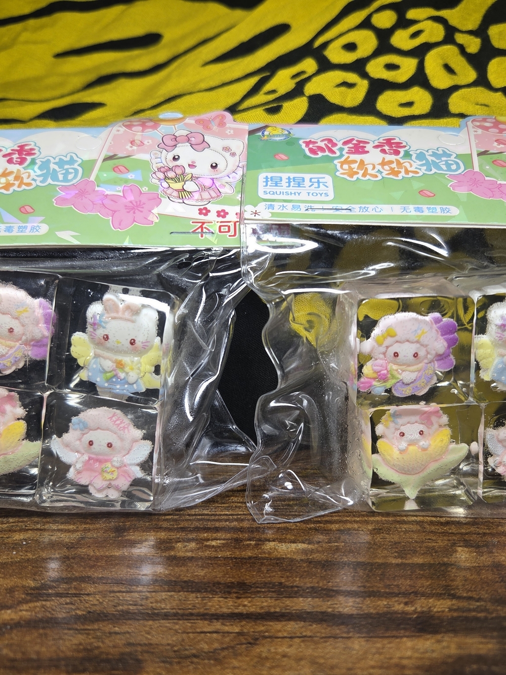 Squishy Toys HK Cube - Pink and Yellow